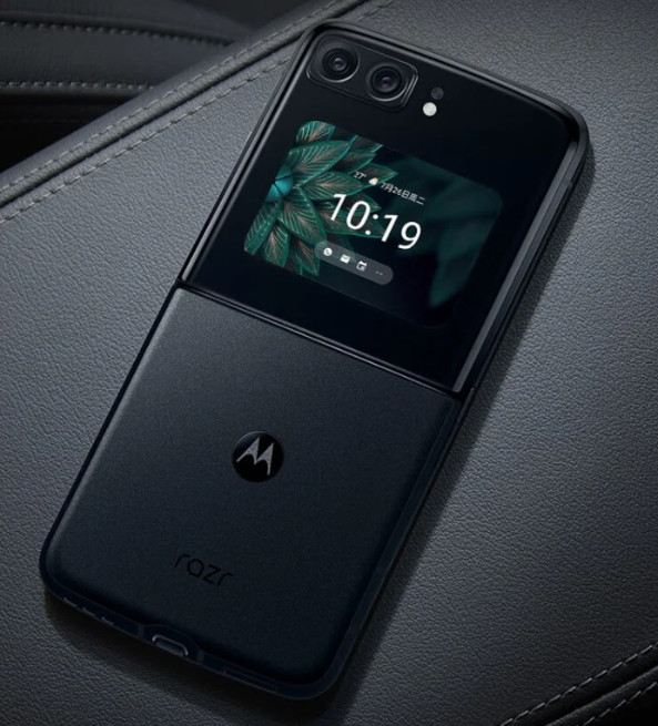 Smartphone màn hình gập Moto Razr 2022 ra mắt
