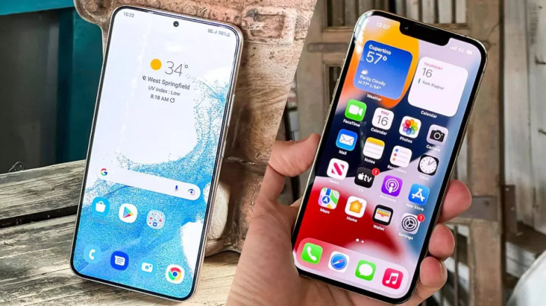 Galaxy S22+ và iPhone 13 Pro